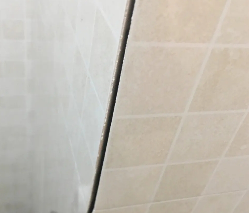 洛龙瓷砖空鼓维修公司分享阳台瓷砖脱落的修复过程可以分为以下几个步骤